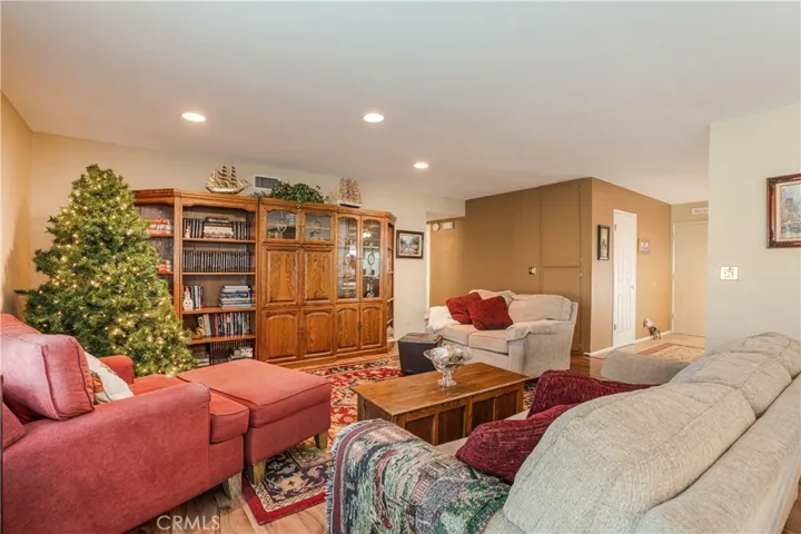 2436 Castlemont Court, Simi Valley, California 93063