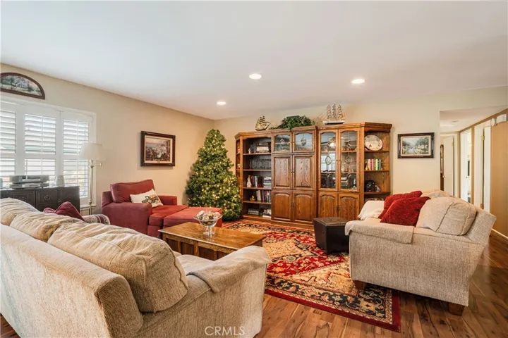 2436 Castlemont Court, Simi Valley, California 93063