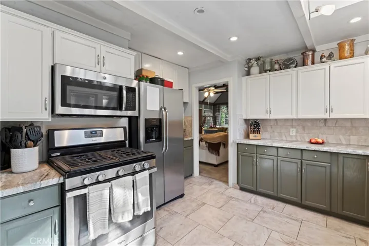 27255 Little Bear Road, Blue Jay, California 92317
