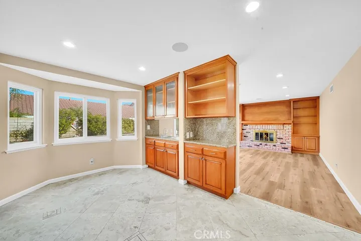 Wet bar and breakfast nook.
