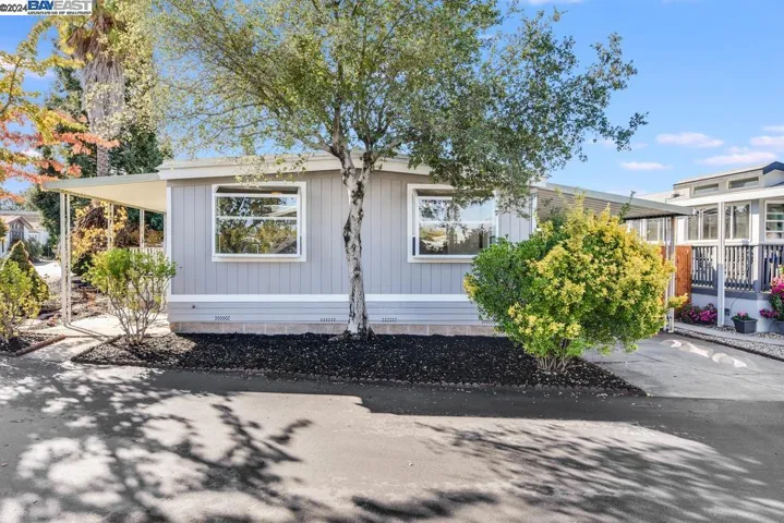703 Sequoia, Windsor, California 95492