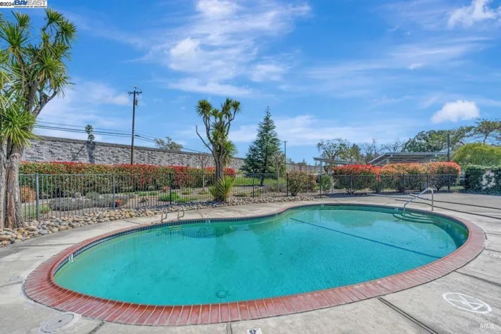 703 Sequoia, Windsor, California 95492