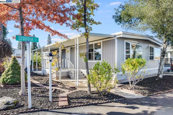 703 Sequoia, Windsor, California 95492