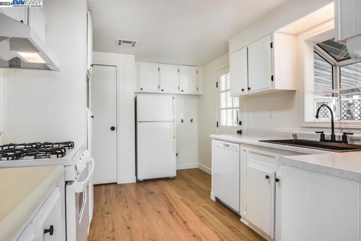 703 Sequoia, Windsor, California 95492