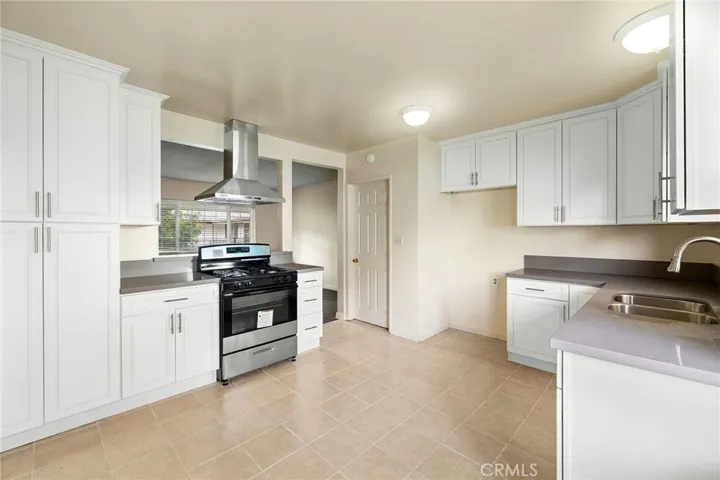 221 W Dexter Street, Covina, California 91723