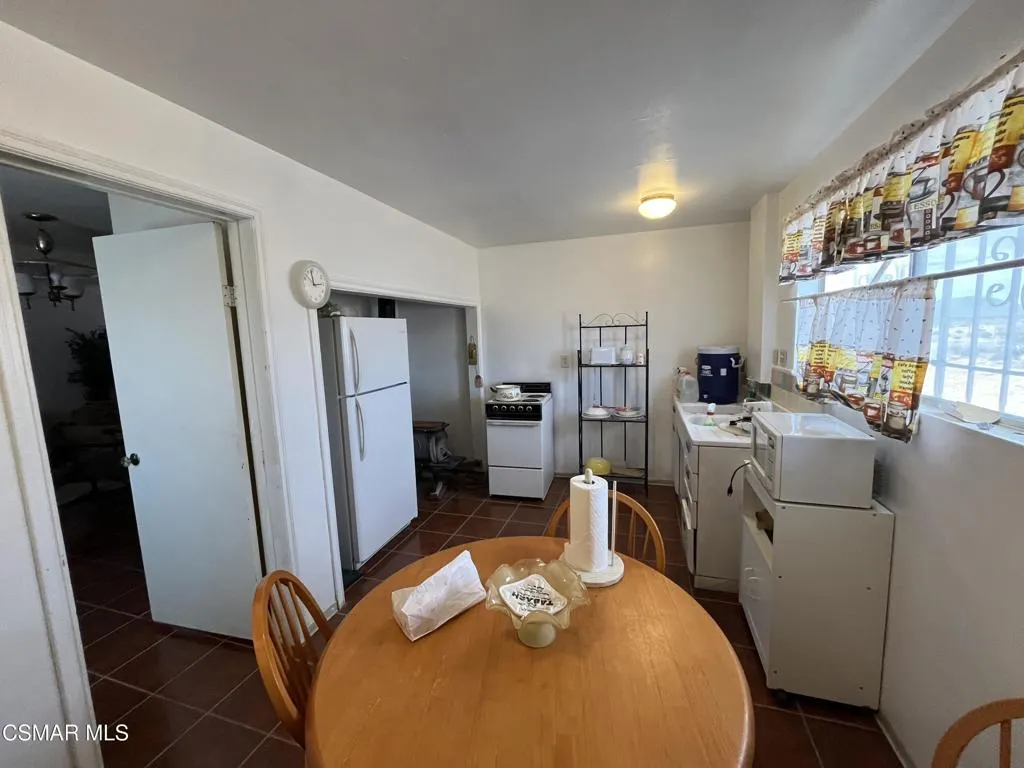 55777 Lantana Street, Lucerne Valley, California 92356 home-pic-4