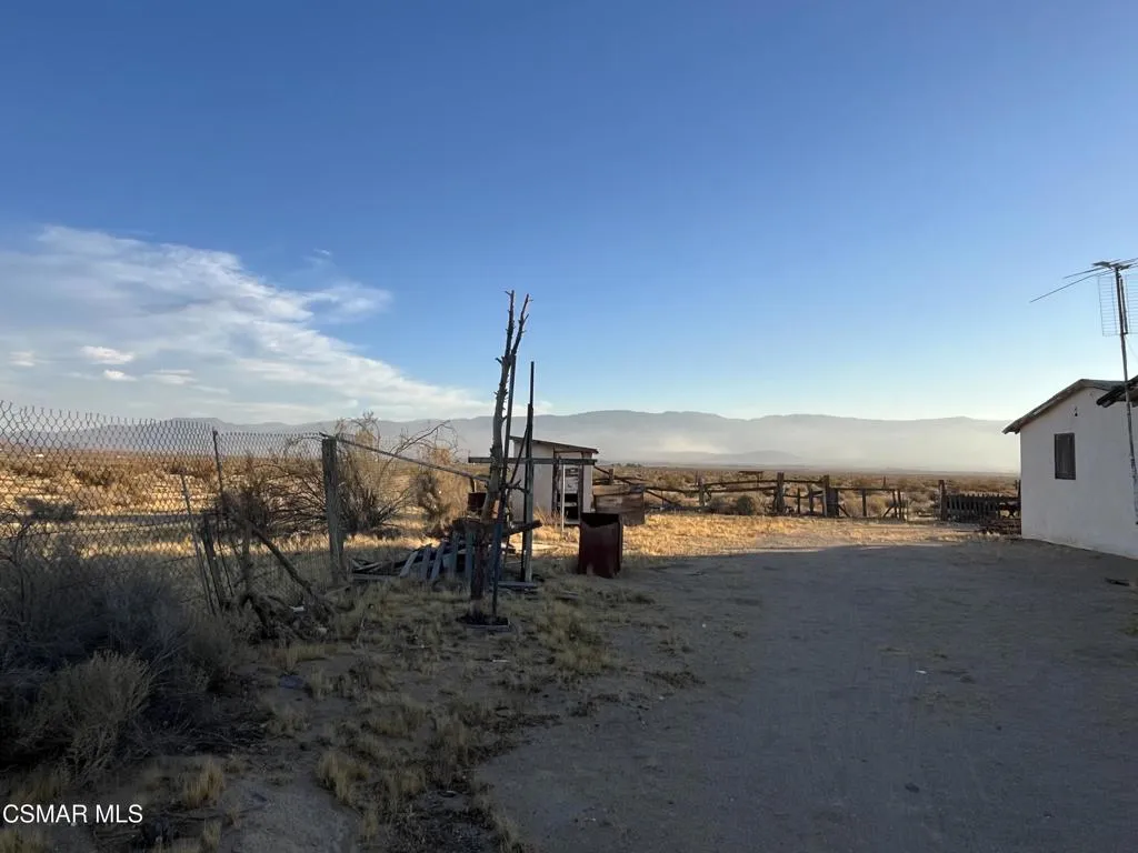 55777 Lantana Street, Lucerne Valley, California 92356 home-pic-27