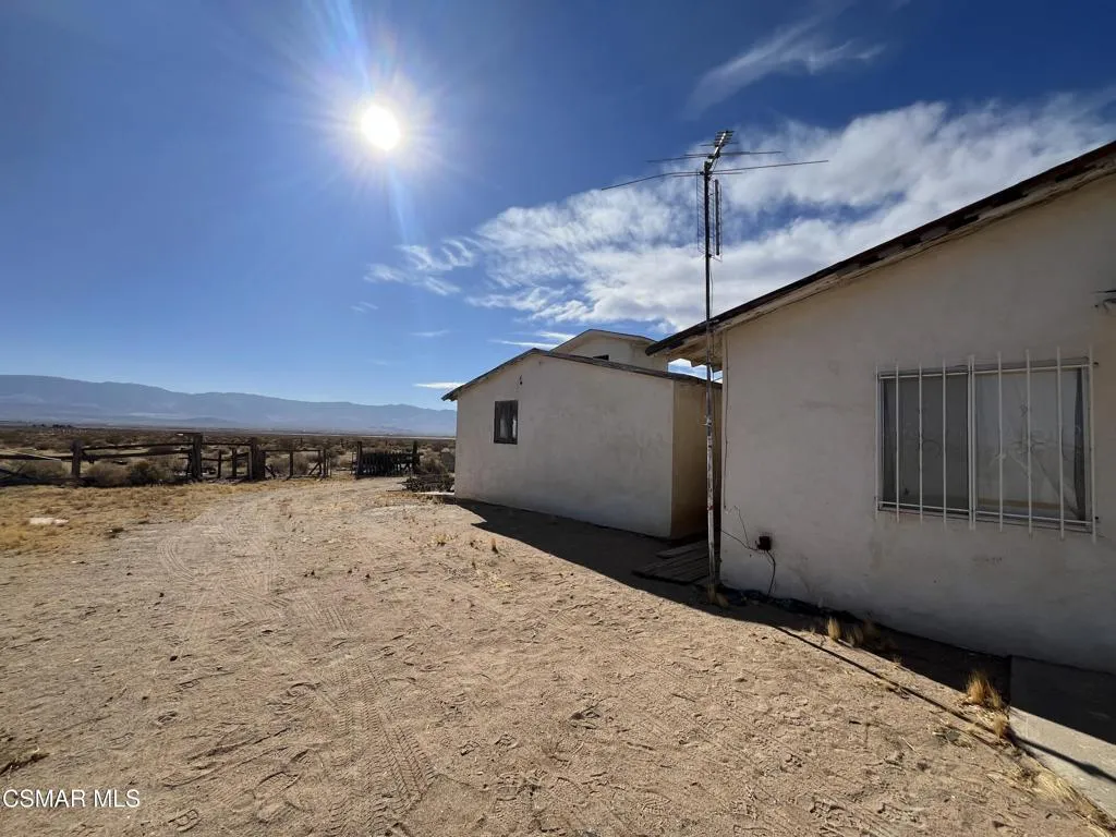 55777 Lantana Street, Lucerne Valley, California 92356 home-pic-2