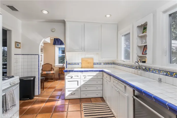 909 Magnolia Street, South Pasadena, California 91030
