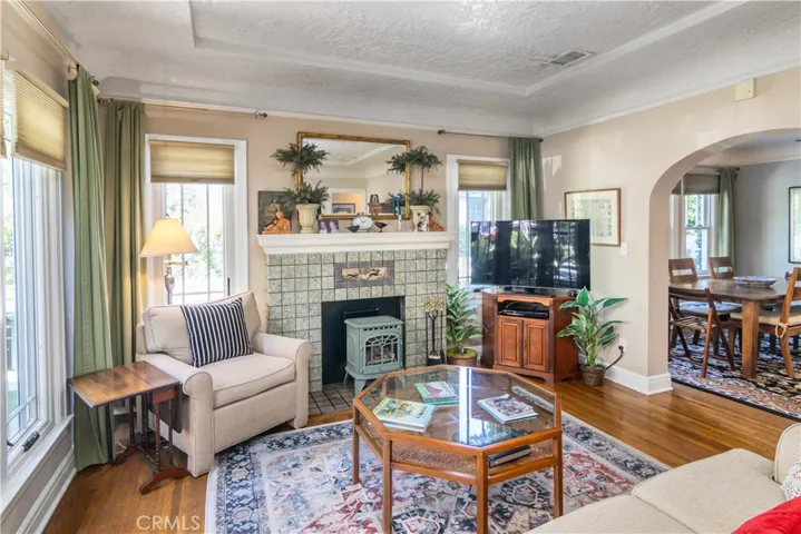 909 Magnolia Street, South Pasadena, California 91030