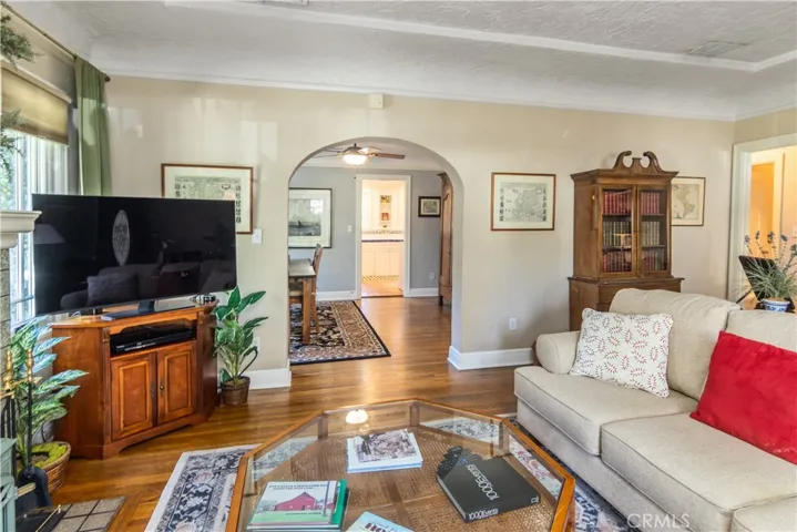 909 Magnolia Street, South Pasadena, California 91030