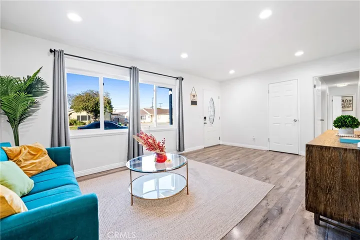 Entrance Living Room