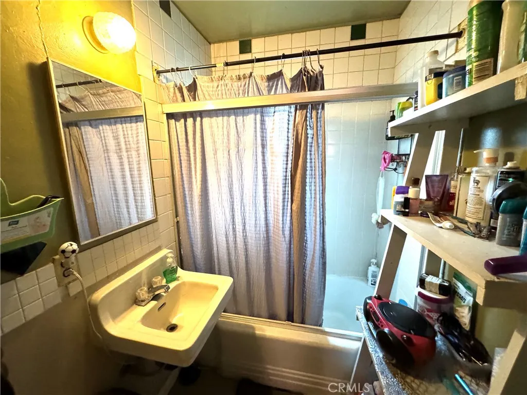 1347 Fraser Avenue 1-3, Los Angeles, California 90022 home-pic-9