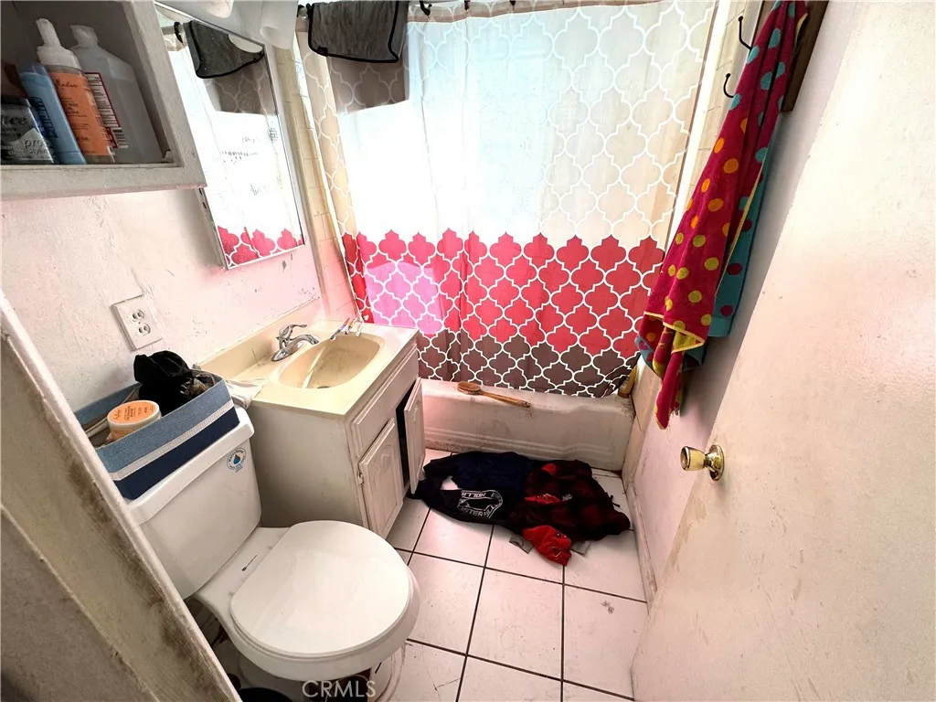 1347 Fraser Avenue 1-3, Los Angeles, California 90022 home-pic-6