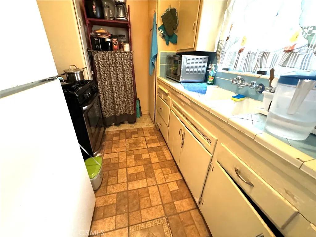 1347 Fraser Avenue 1-3, Los Angeles, California 90022 home-pic-10