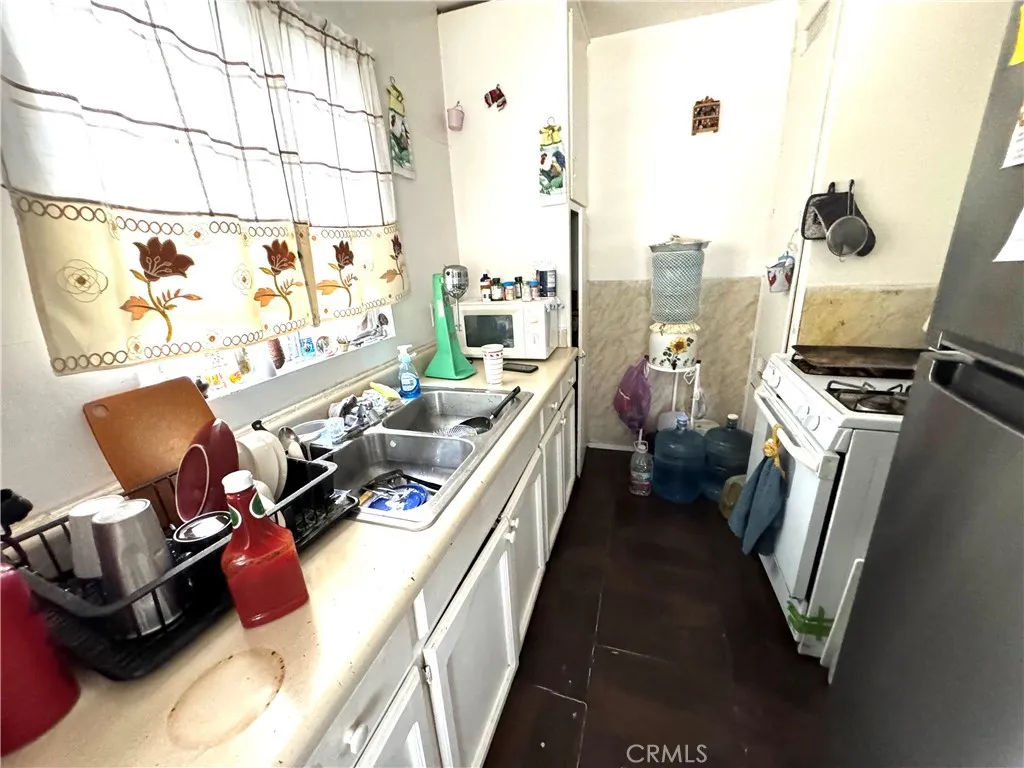 1347 Fraser Avenue 1-3, Los Angeles, California 90022 home-pic-5