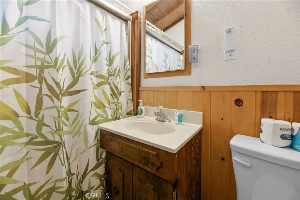 1141 W Alta Vista Avenue, Big Bear City, California 92314 home-pic-9