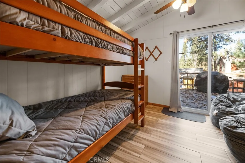 1141 W Alta Vista Avenue, Big Bear City, California 92314 home-pic-10