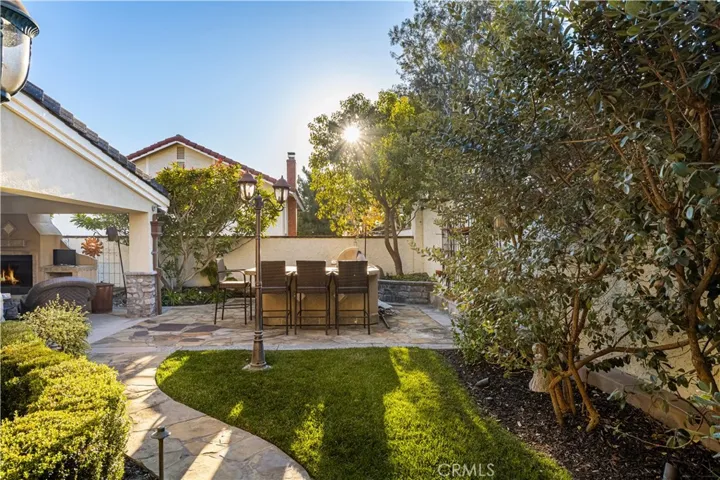 Beautiful side yard