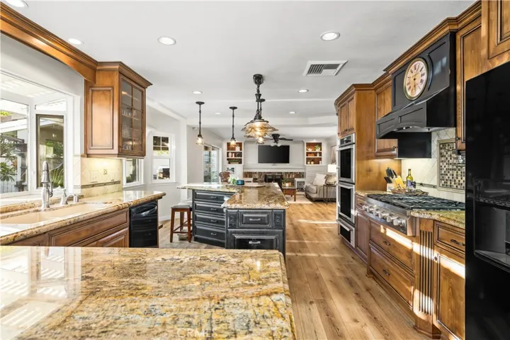 Gorgeous granite counter tops.