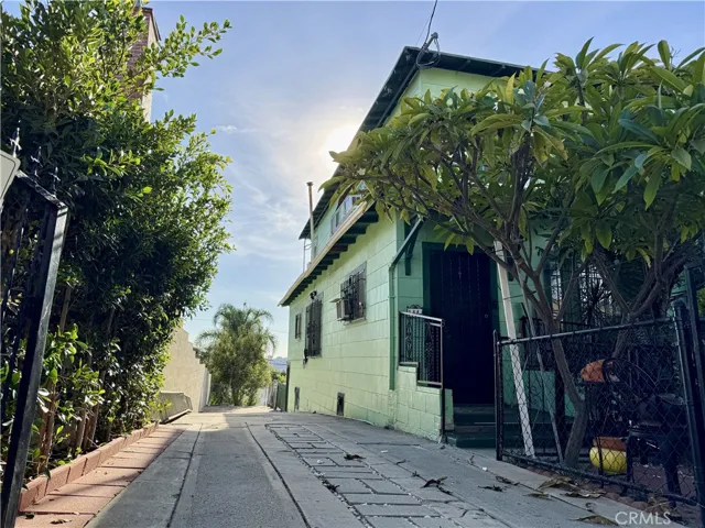 1446 Calumet Avenue, Los Angeles, California 90026