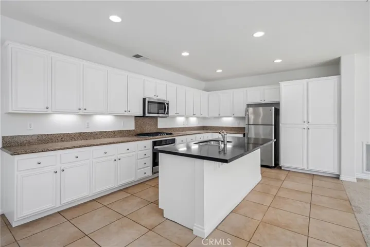 7146 La Sarra Drive, Lancaster, California 93536