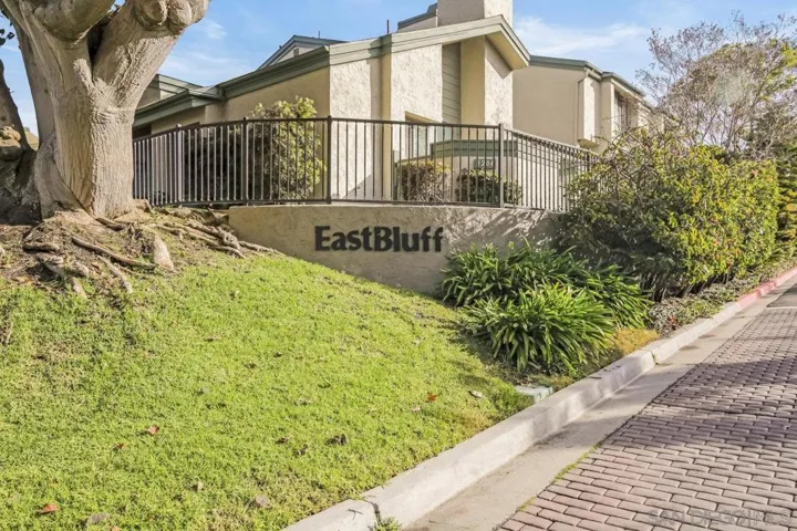 3211 Caminito Eastbluff 11, La Jolla, California 92037