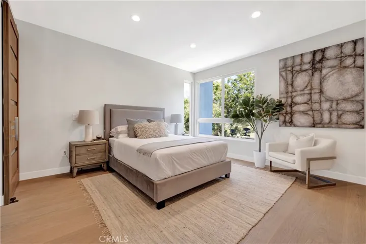 14568 Dickens Street, Sherman Oaks, California 91403