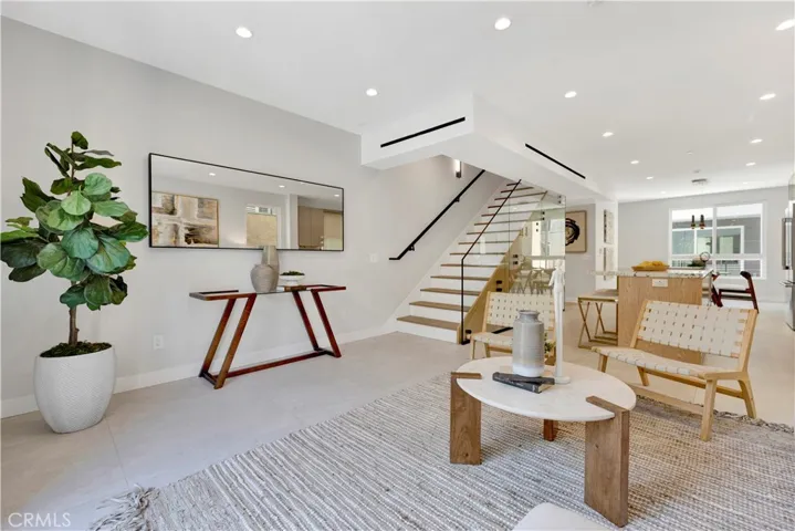 14568 Dickens Street, Sherman Oaks, California 91403