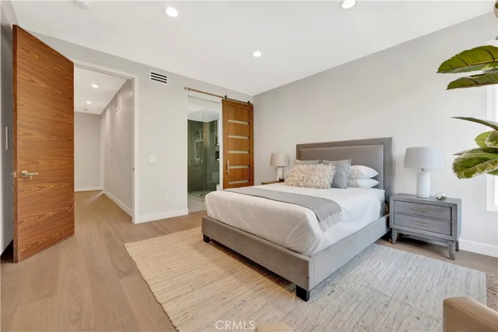 14568 Dickens Street, Sherman Oaks, California 91403
