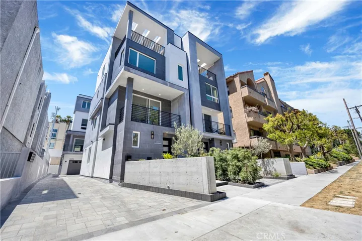 14568 Dickens Street, Sherman Oaks, California 91403