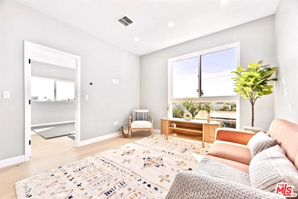 315 N Normandie Avenue, Los Angeles, California 90004 home-pic-31