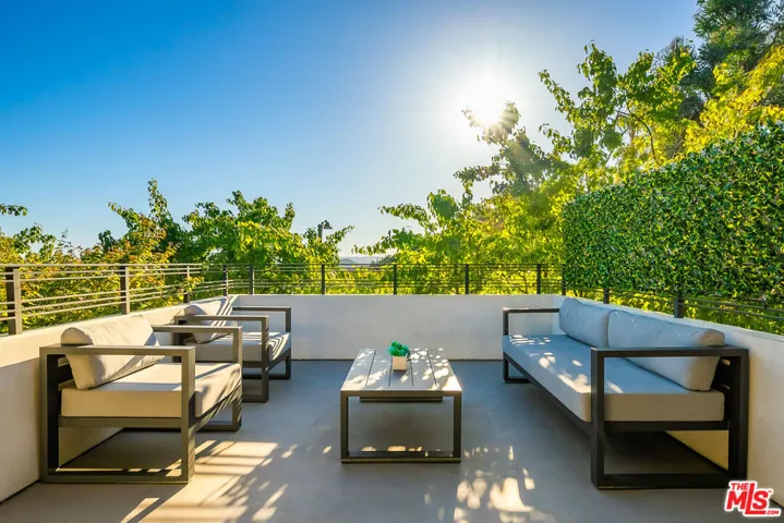9038 Meredith Place, Beverly Hills, California 90210