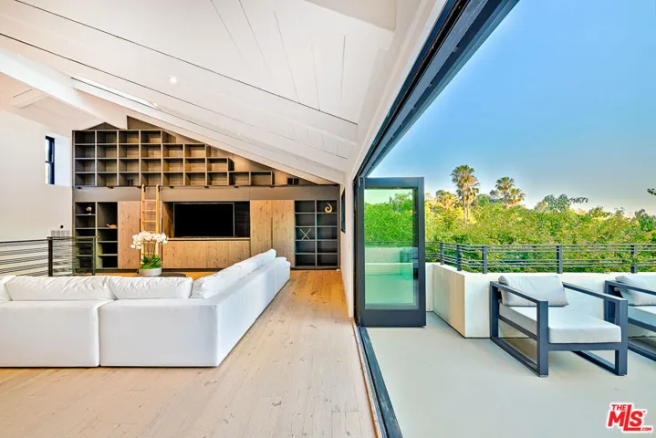 9038 Meredith Place, Beverly Hills, California 90210