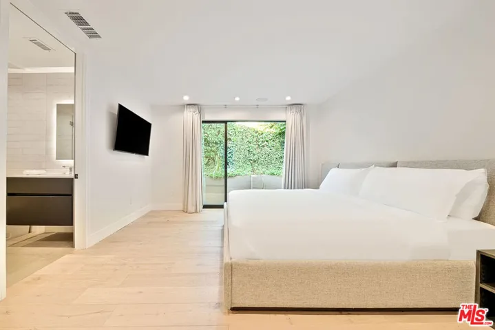 9038 Meredith Place, Beverly Hills, California 90210