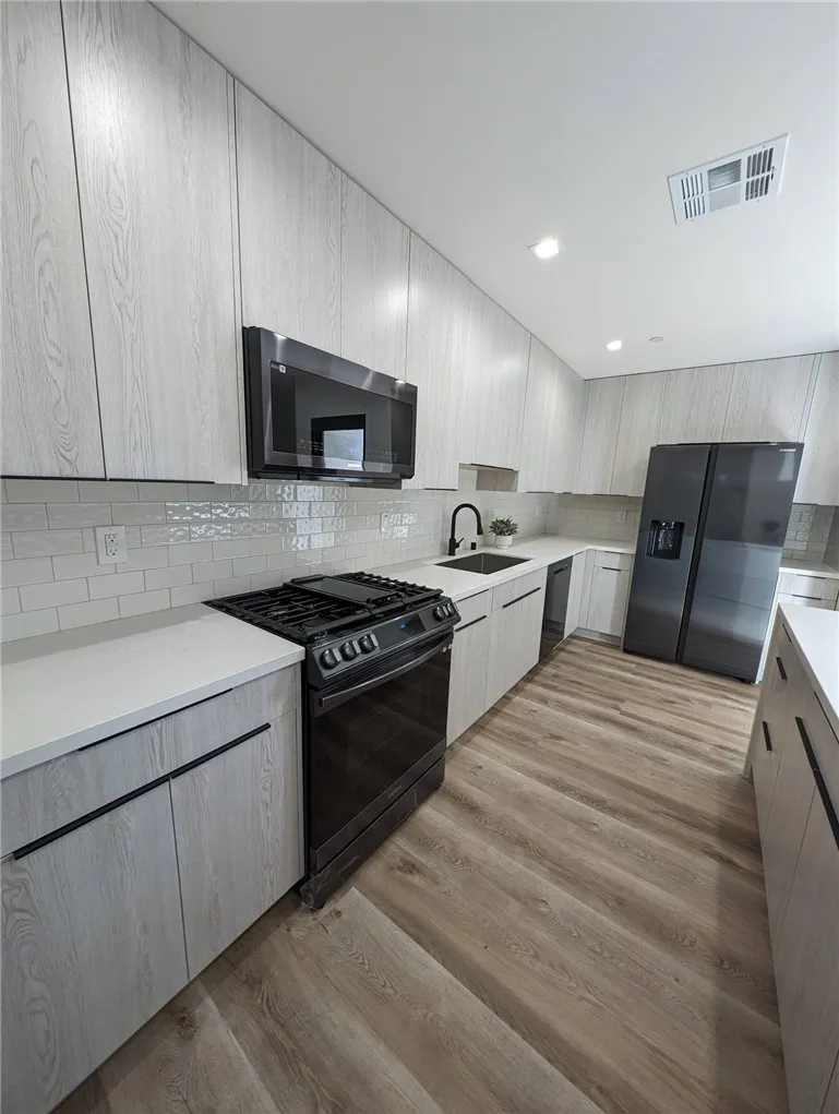 2026 Federal Avenue, Los Angeles, California 90025 home-pic-1