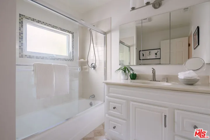 4335 York Boulevard, Los Angeles, California 90041