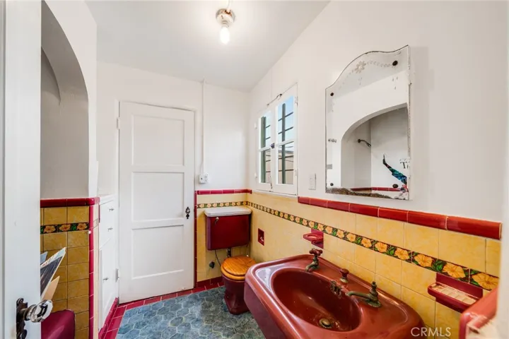 Jack and Jill Bath