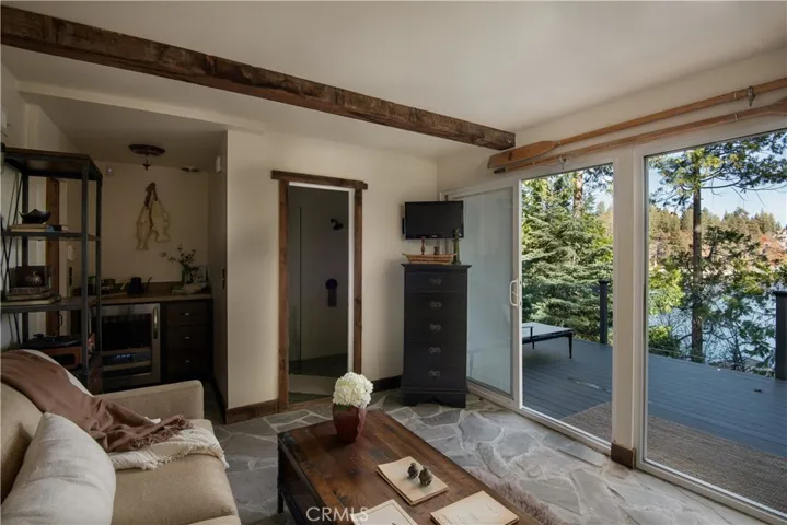 177 Rocky Point Road, Lake Arrowhead, California 92352