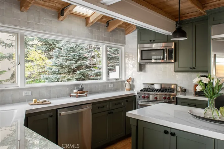 177 Rocky Point Road, Lake Arrowhead, California 92352