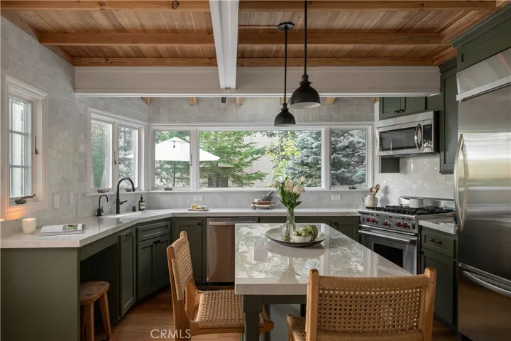 177 Rocky Point Road, Lake Arrowhead, California 92352
