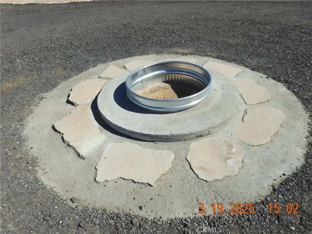 Outdoor fire pit