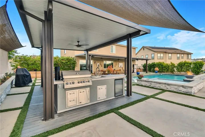 Built in bar b q area