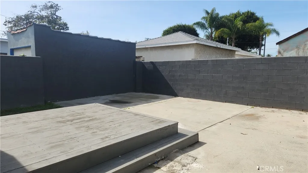 913 S Truro Avenue, Inglewood, California 90301 home-pic-18