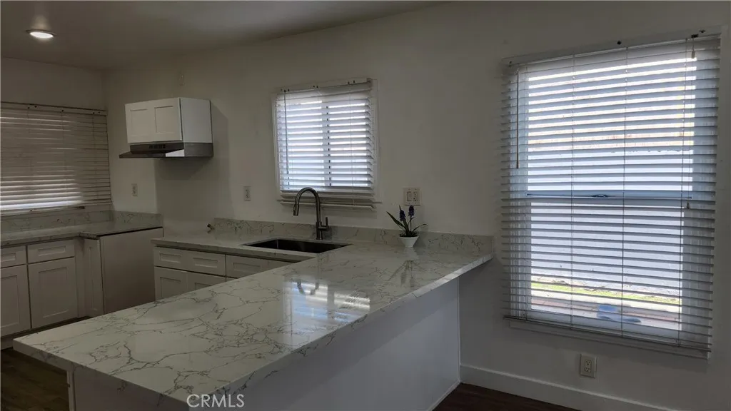 913 S Truro Avenue, Inglewood, California 90301 home-pic-7
