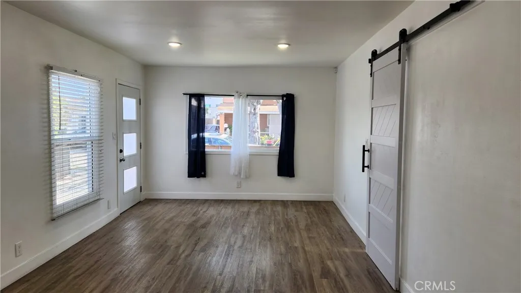 913 S Truro Avenue, Inglewood, California 90301 home-pic-5