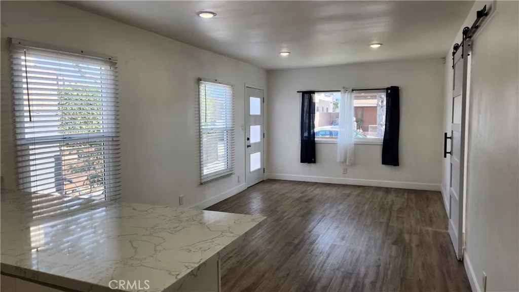 913 S Truro Avenue, Inglewood, California 90301 home-pic-9