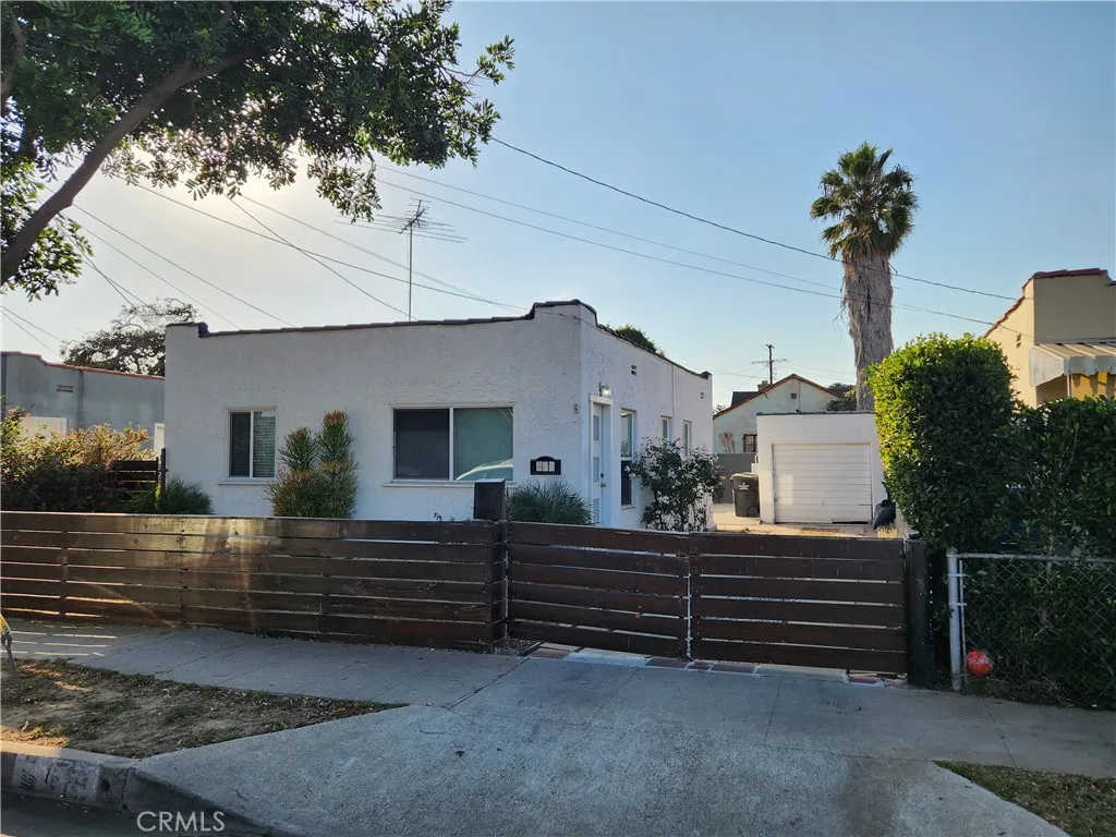 913 S Truro Avenue, Inglewood, California 90301 home-pic-0