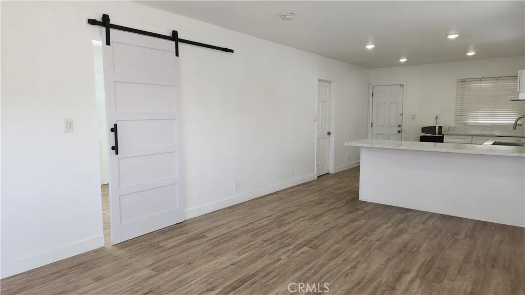 913 S Truro Avenue, Inglewood, California 90301 home-pic-4