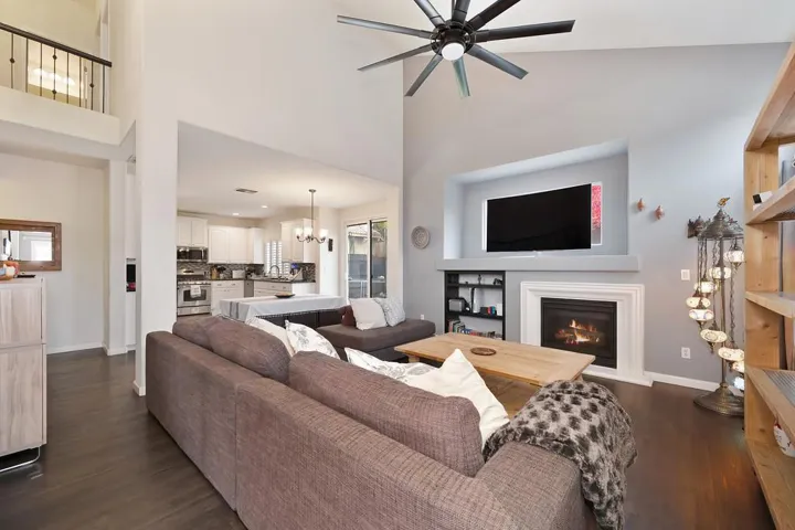 2043 Horseshoe Glen Circle, Folsom, California 95630